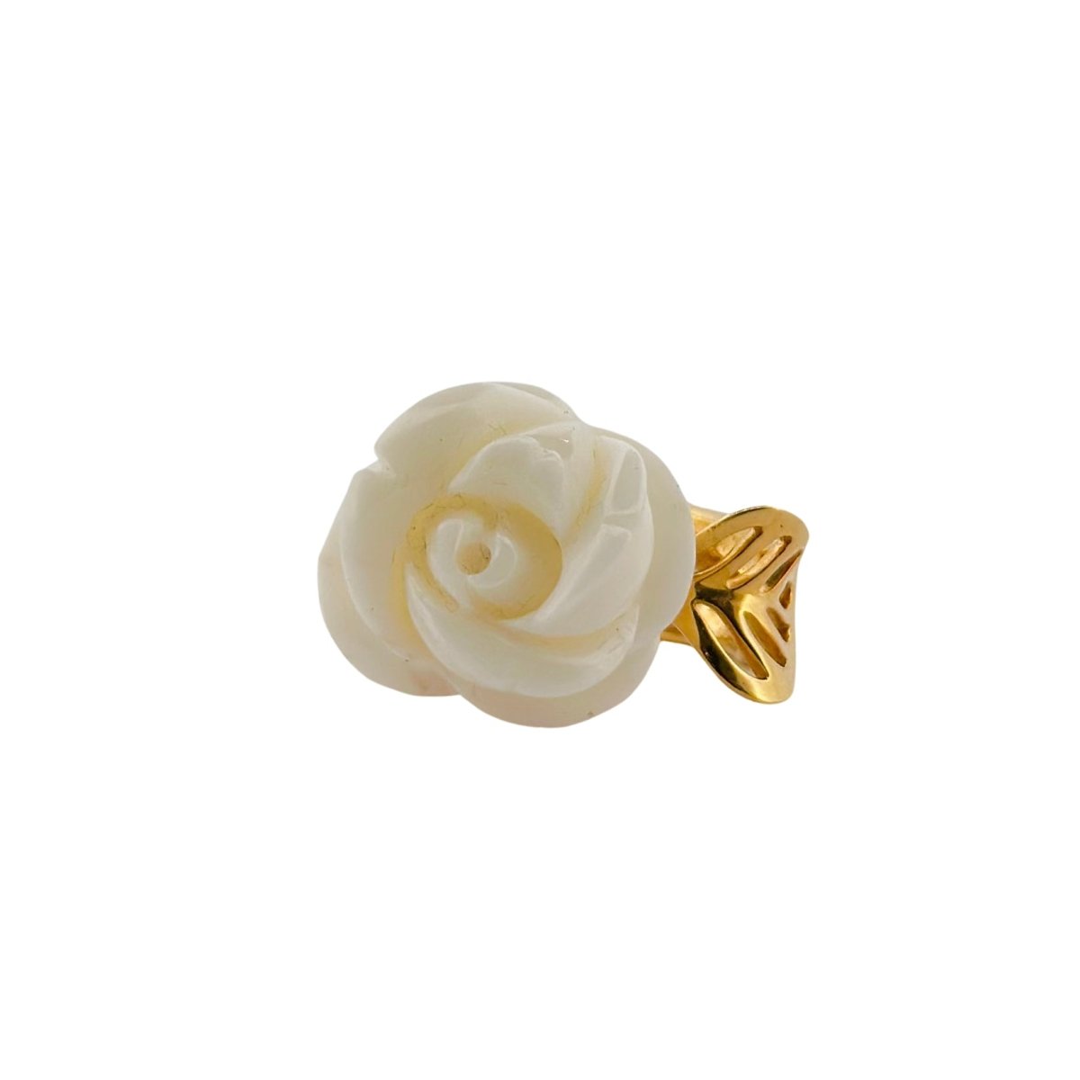 Bague DIOR "Rose pré catelan" en or jaune et corail blanc - Castafiore