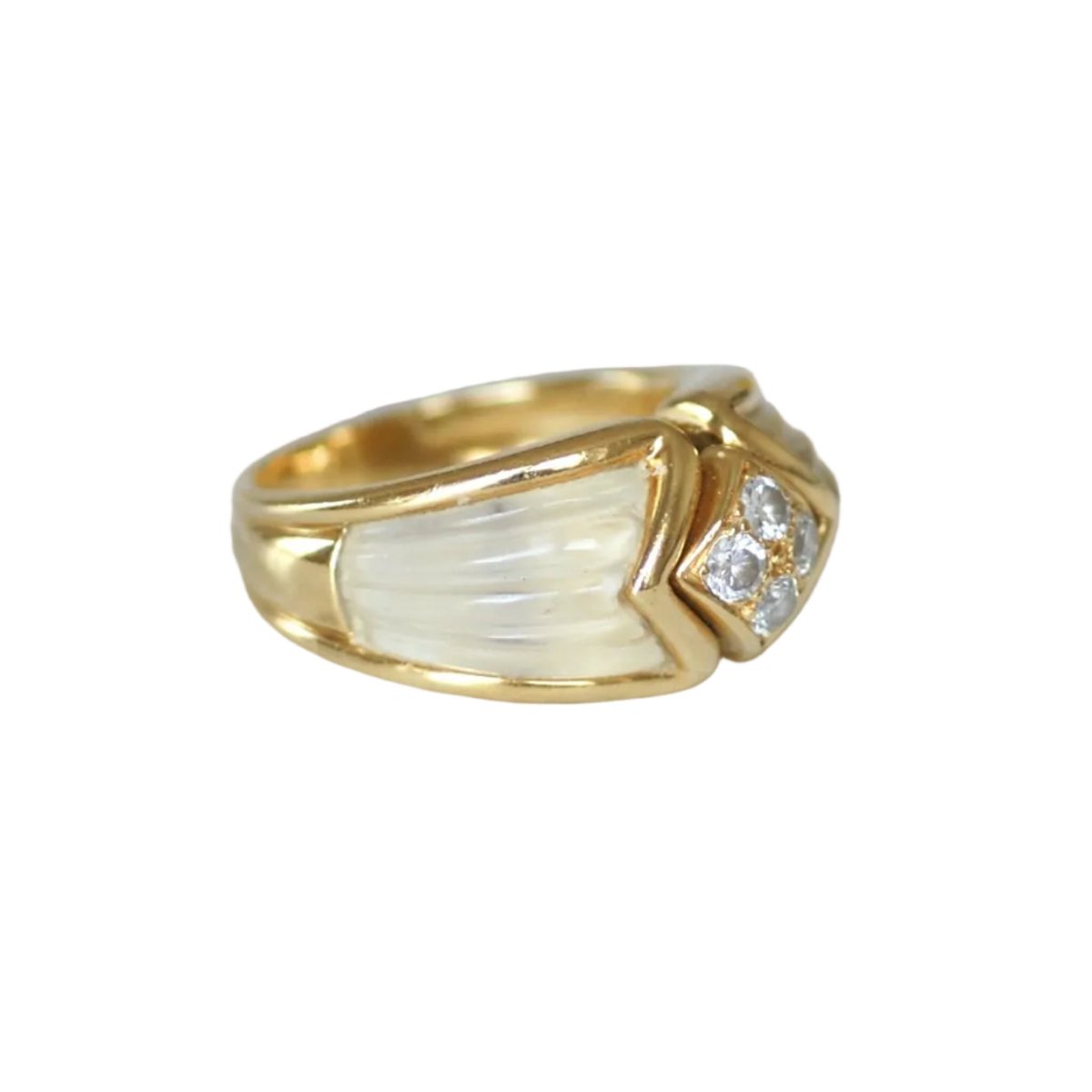 Bague Dôme BOUCHERON en or jaune, cristal de roche et diamants - Castafiore
