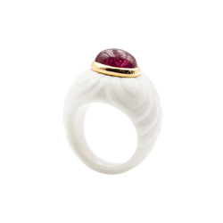 Bague Dôme BULGARI "Chandra" en céramique blanche, or jaune et tourmaline rose - Castafiore