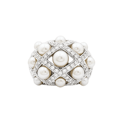 Ring CHANEL, "Baroque", white gold, diamonds.