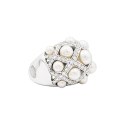 Ring CHANEL, "Baroque", white gold, diamonds.