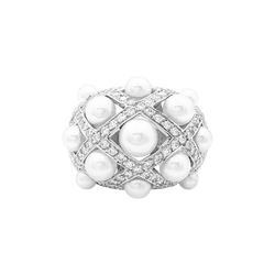Bague Dôme CHANEL "Baroque" en or blanc, perles et diamants - Castafiore