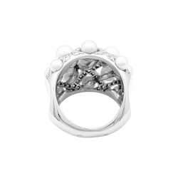 Bague Dôme CHANEL "Baroque" en or blanc, perles et diamants - Castafiore