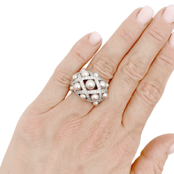 Ring CHANEL, "Baroque", white gold, diamonds.