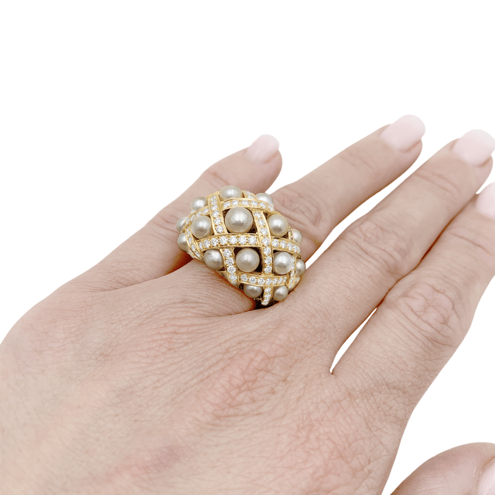 Ring Chanel, "Baroque", yellow gold, diamonds and pearls.