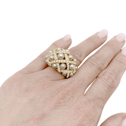 Ring Chanel, "Baroque", yellow gold, diamonds and pearls.