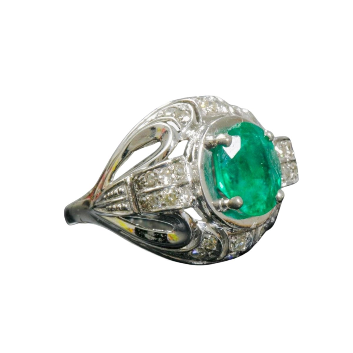 Bague Dôme en or blanc, émeraude et diamants - Castafiore