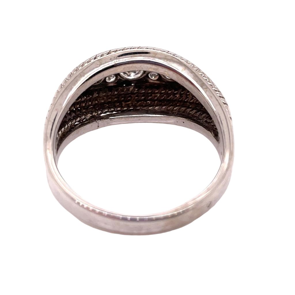 Bague Dôme en or blanc et diamants - Castafiore