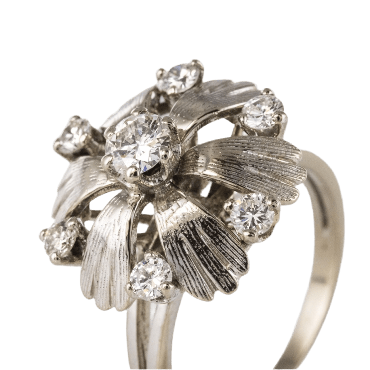 Bague Dôme en or blanc et diamants - Castafiore