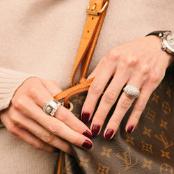 Bague Dôme en or blanc et diamants - Castafiore