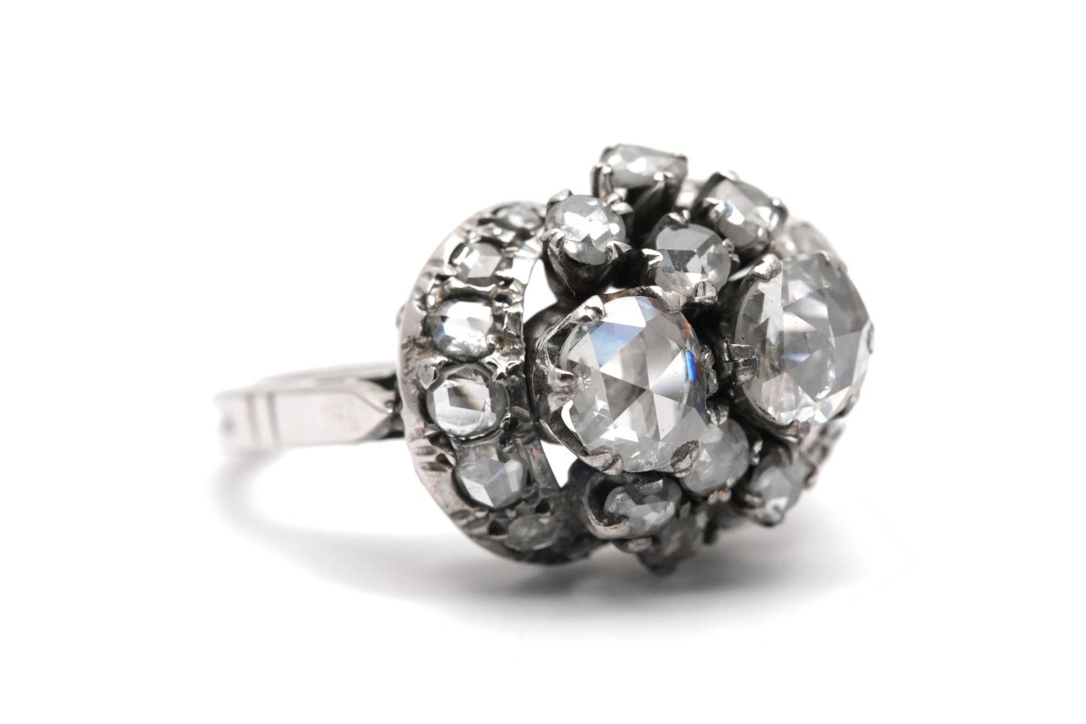 Bague Dôme en or blanc et diamants - Castafiore