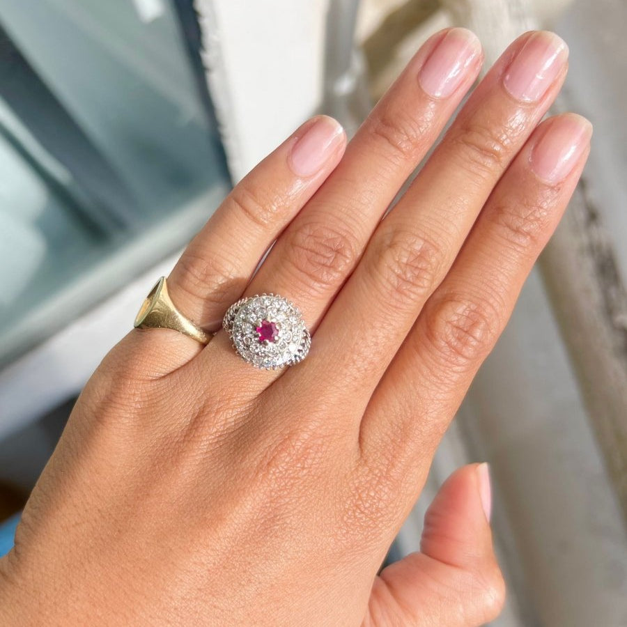 Bague Dôme en or blanc, rubis et diamants - Castafiore