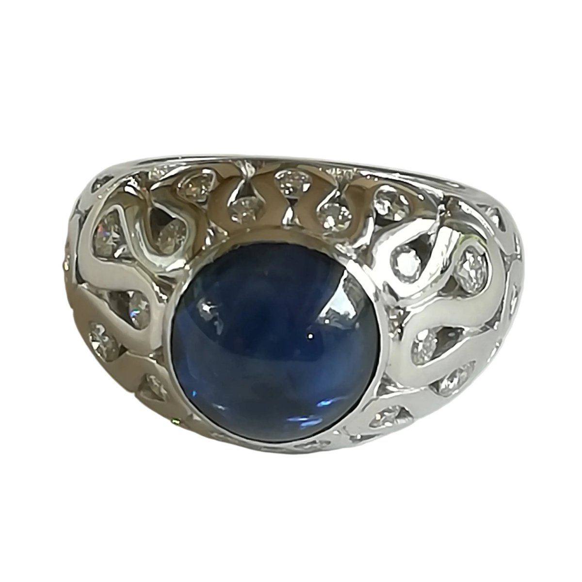 Bague Dôme en or blanc, saphir et diamants - Castafiore