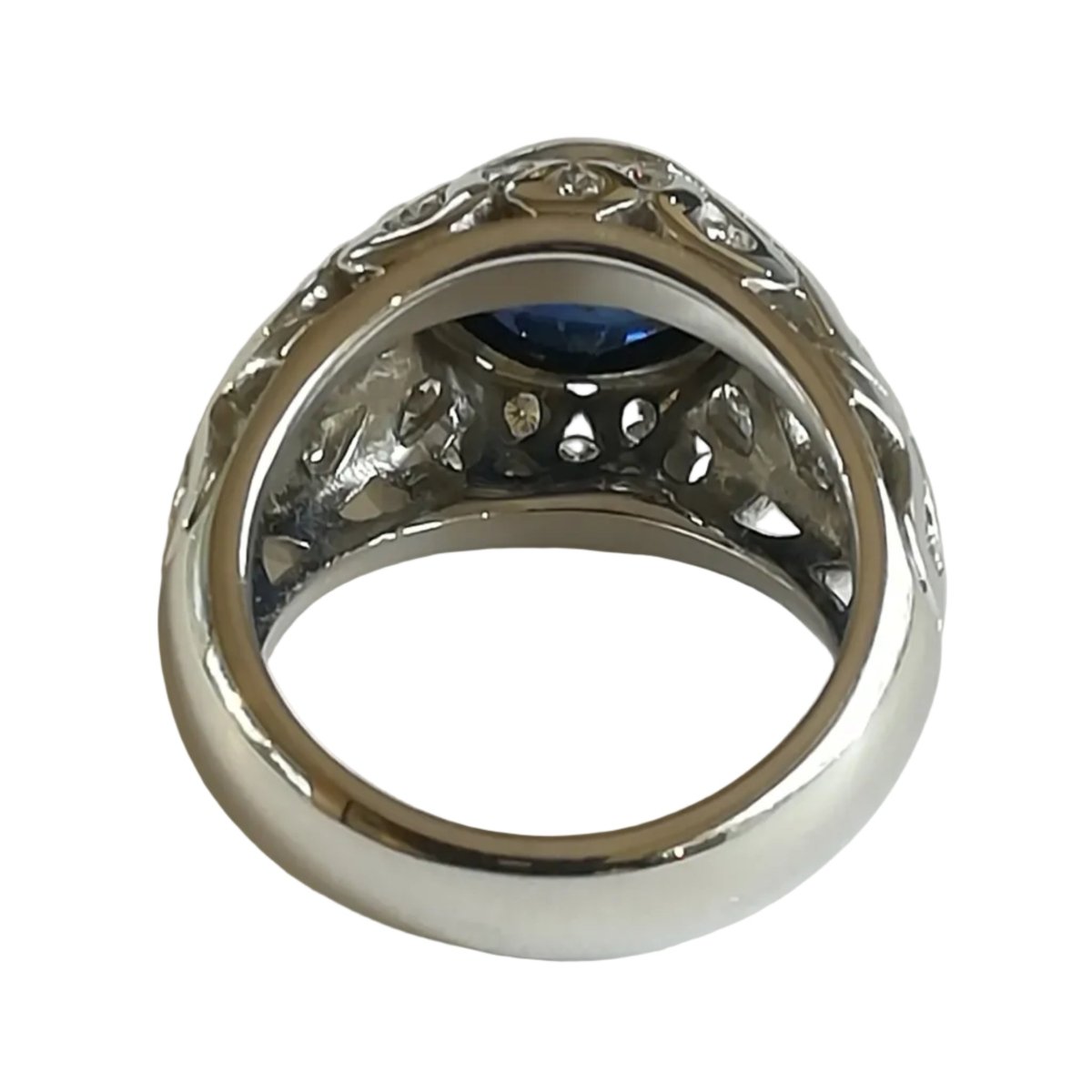 Bague Dôme en or blanc, saphir et diamants - Castafiore