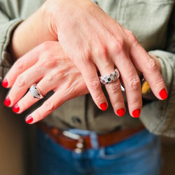 Bague Dôme en or blanc, saphirs et diamants - Castafiore