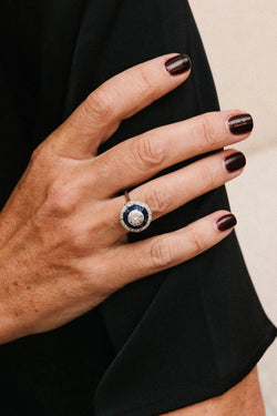 Bague Dôme en or blanc, saphirs et diamants - Castafiore