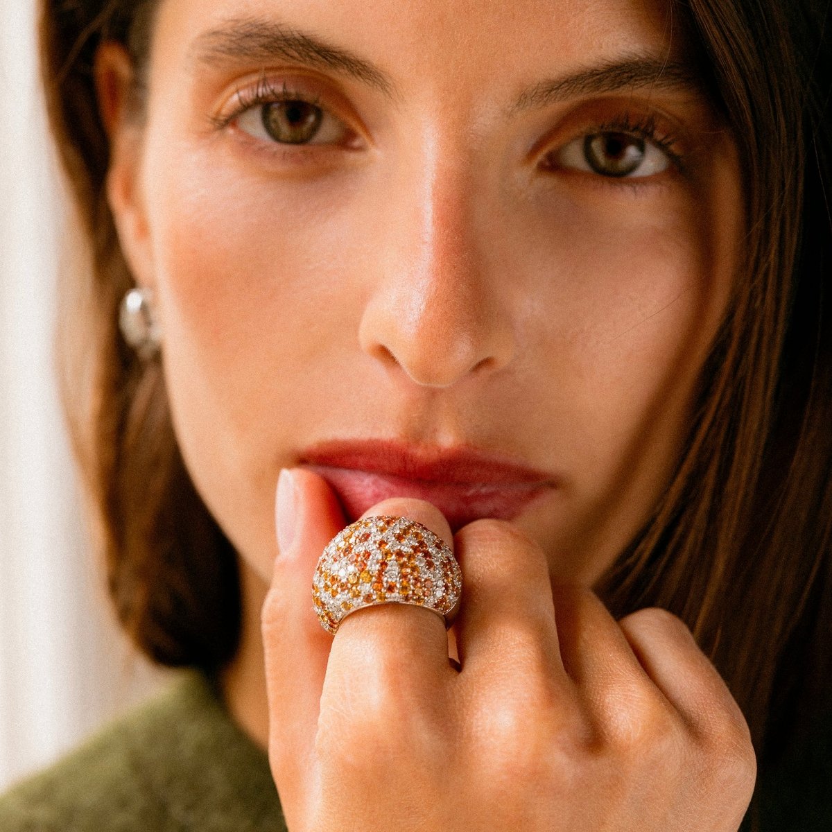 Bague Dôme en or blanc, saphirs et diamants - Castafiore