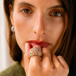 Bague Dôme en or blanc, saphirs et diamants - Castafiore