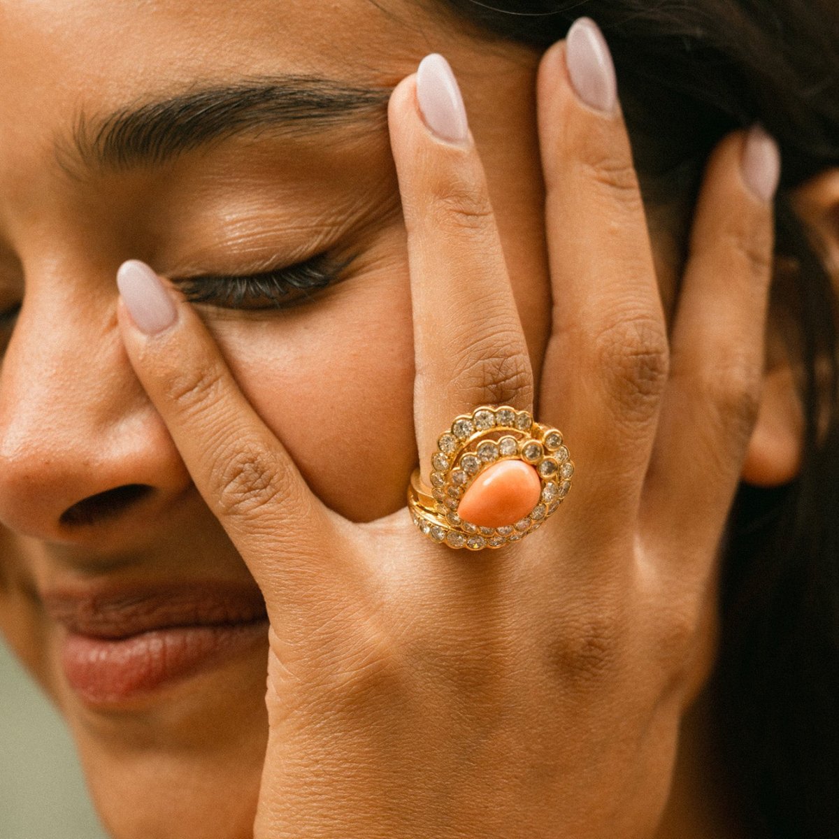 Bague Dôme en or jaune, corail et diamants - Castafiore