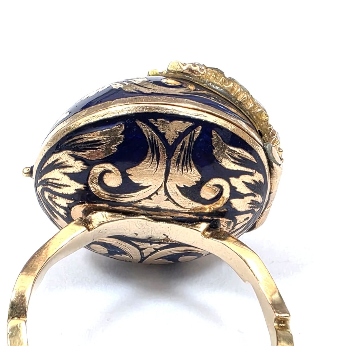 Bague Dôme en or jaune, émeraude et diamants - Castafiore