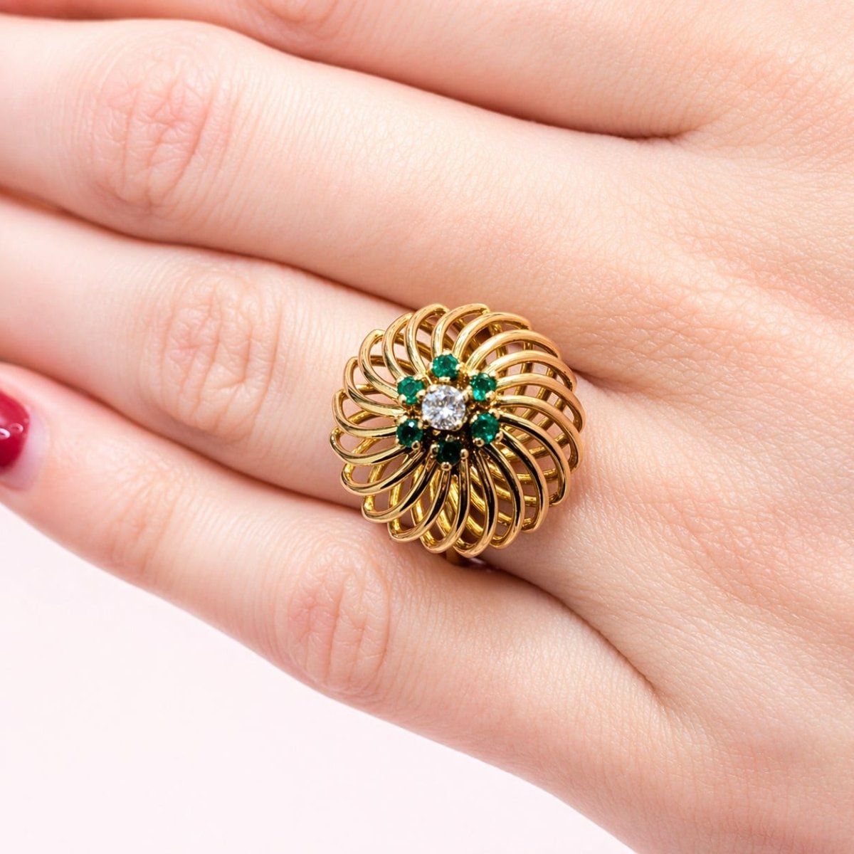 Bague Dôme en or jaune, pierres vertes et diamant - Castafiore