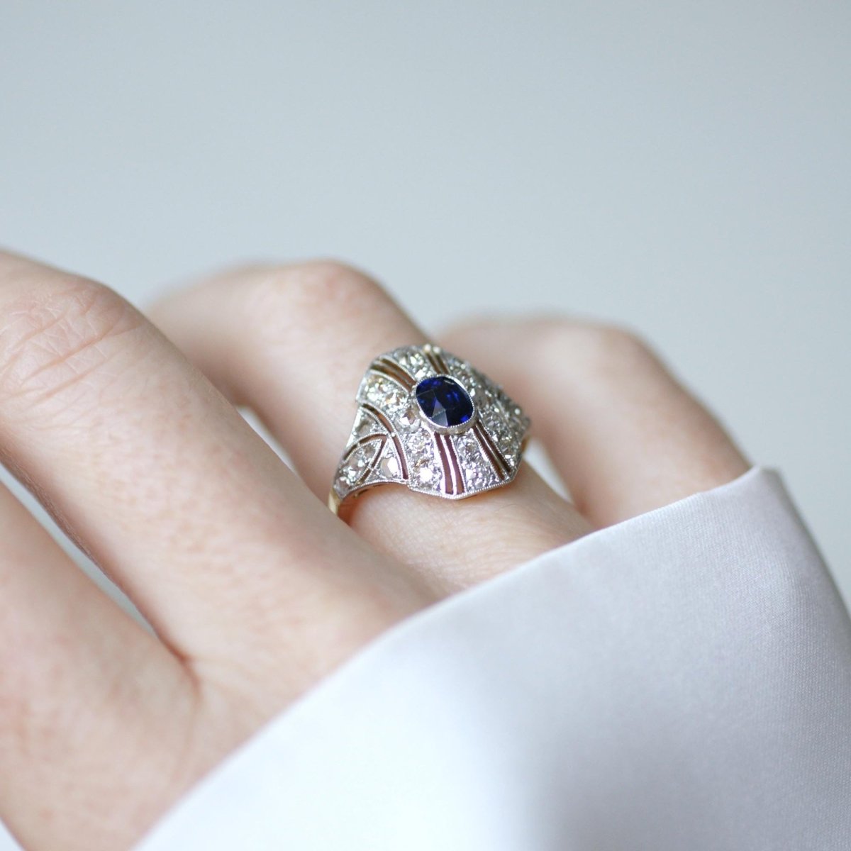 Bague Dôme en or jaune, platine, saphir, et diamants - Castafiore