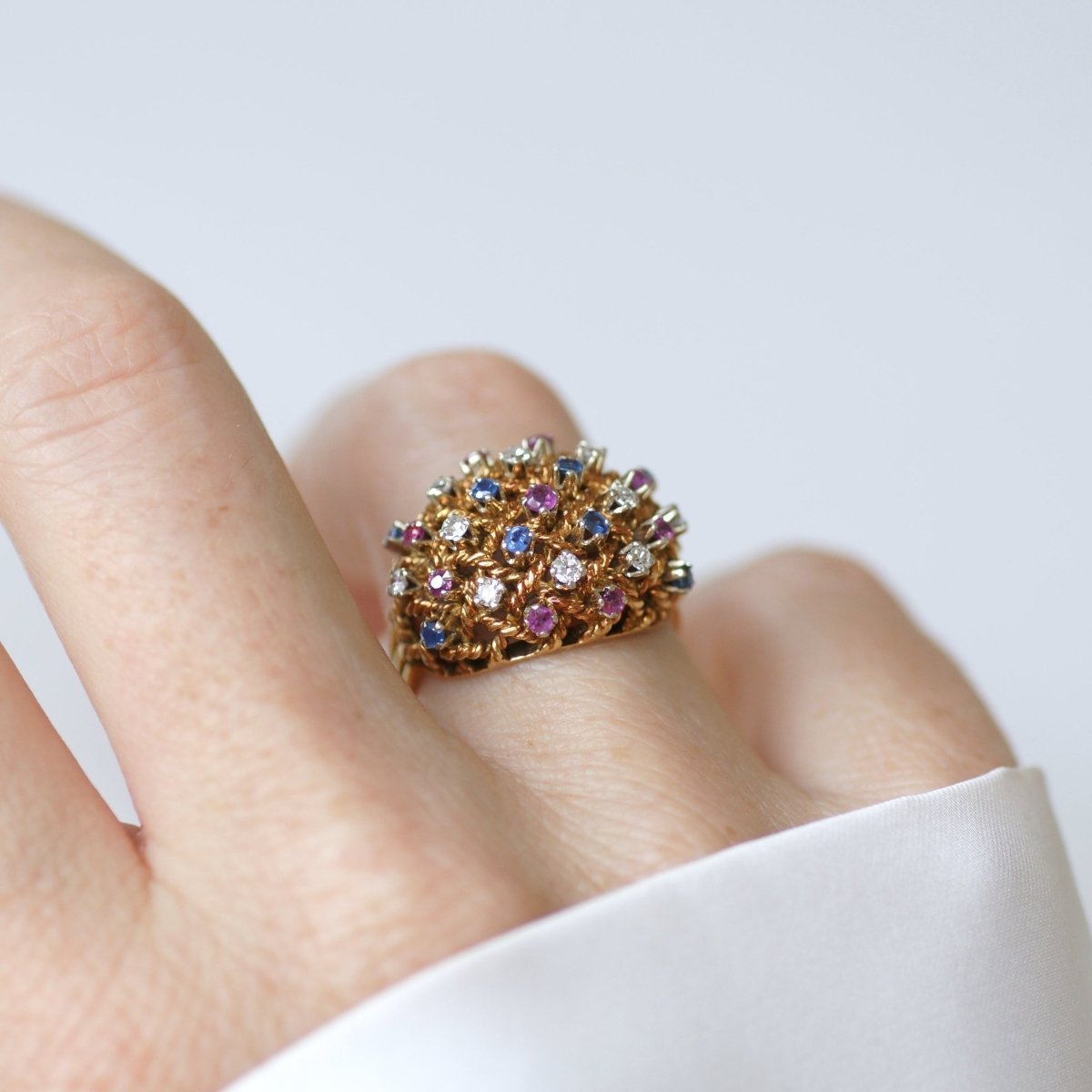 Bague Dôme en or rose, saphirs, rubis et diamants - Castafiore