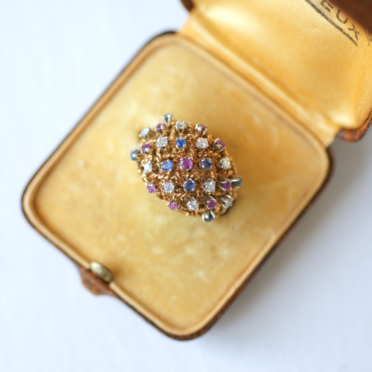 Bague Dôme en or rose, saphirs, rubis et diamants - Castafiore