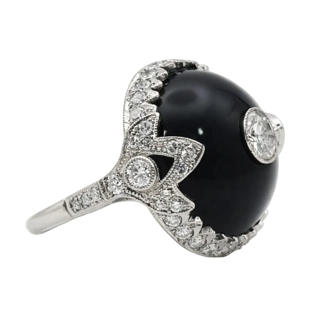 Bague Dôme en platine, onyx et diamants - Castafiore