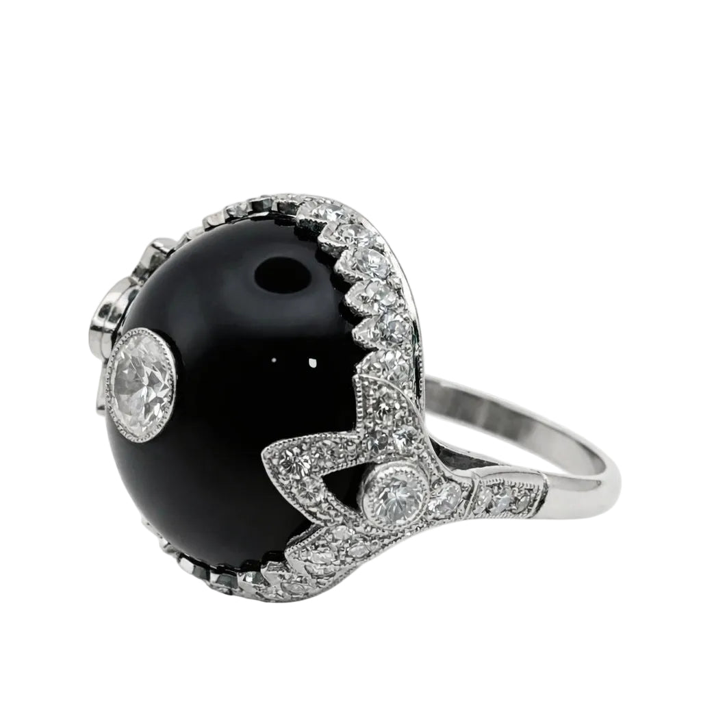 Bague Dôme en platine, onyx et diamants - Castafiore
