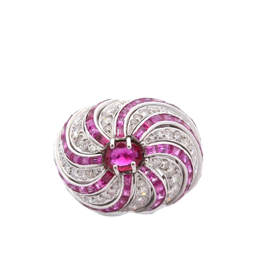 Bague Dôme en platine, rubis et diamants - Castafiore