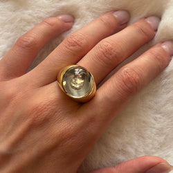 Bague Dôme MAUBOUSSIN "Loupe" en or jaune, cristal de roche et diamant - Castafiore