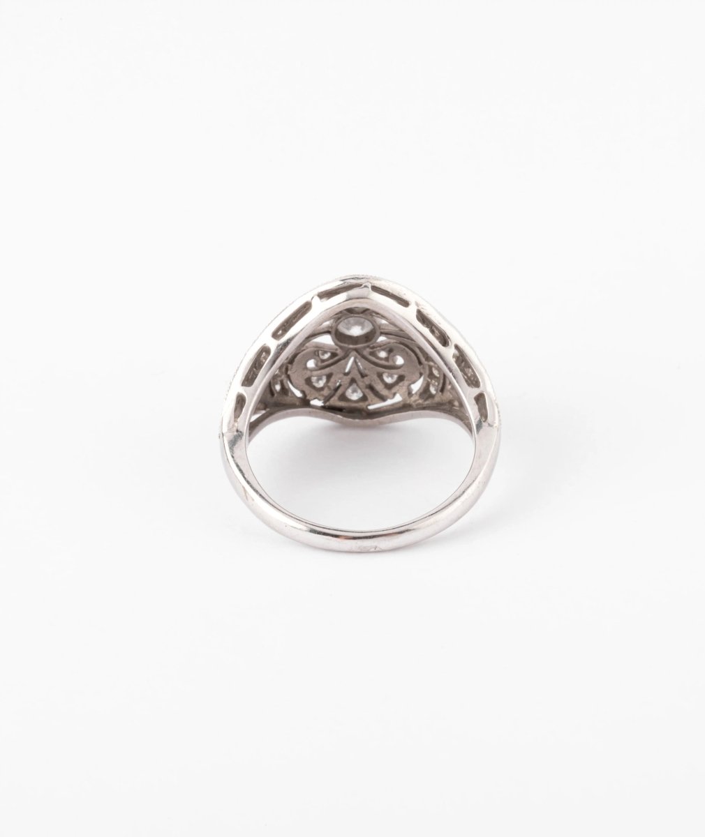 Bague dôme or gris et diamants ciselée - Castafiore