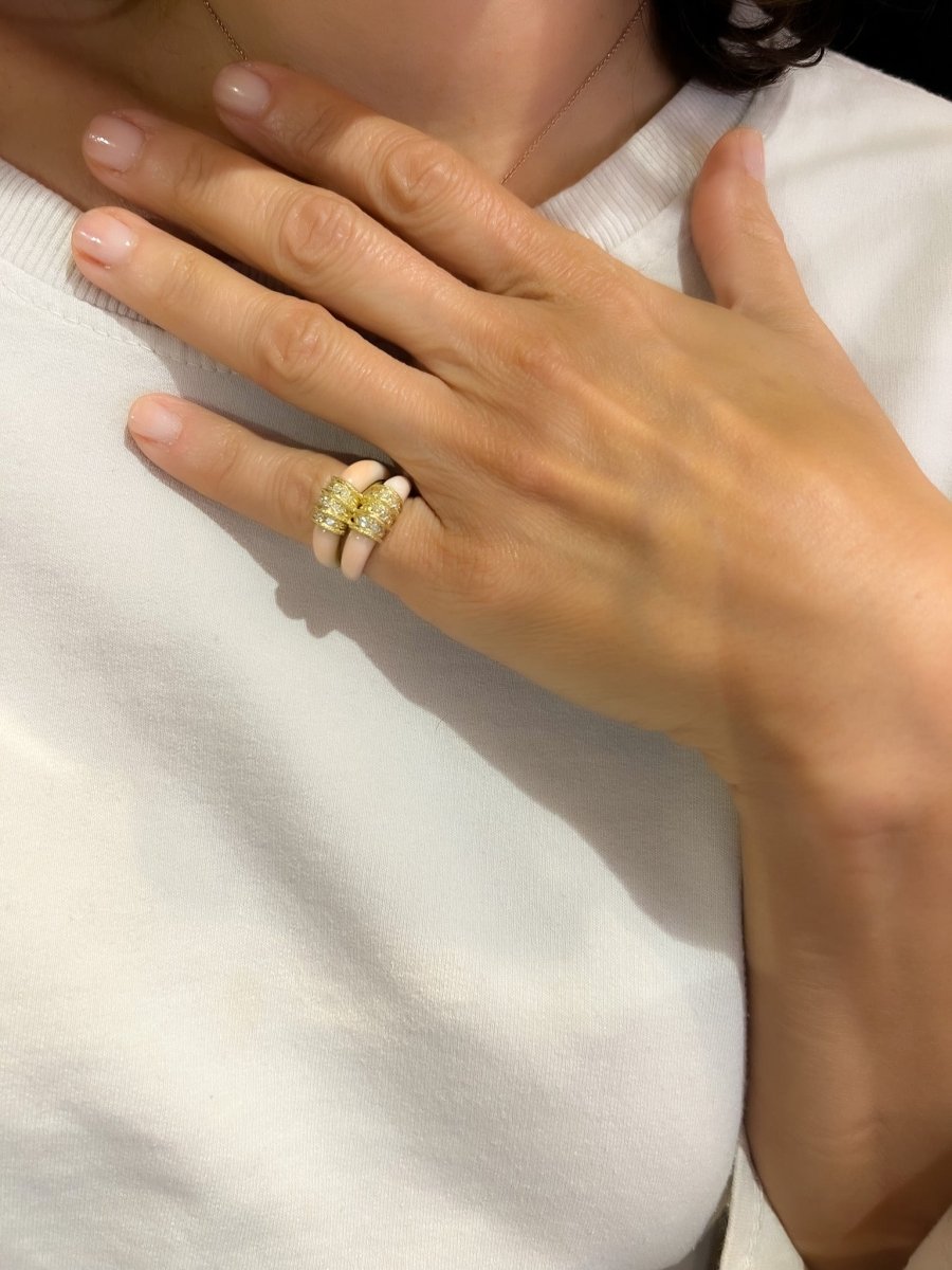 Bague double anneaux en corail peau d'ange sur or jaune - Castafiore