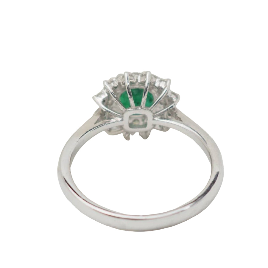Bague double entourage en or blanc, émeraude 0.64ct et diamants - Castafiore