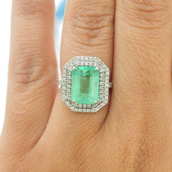 Bague double entourage en or blanc, émeraude de colombie certifiée et diamants - Castafiore