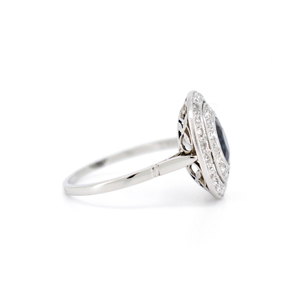 Bague Double Halo, Art Déco, Or 18 Carats, Saphir et Diamants - Castafiore