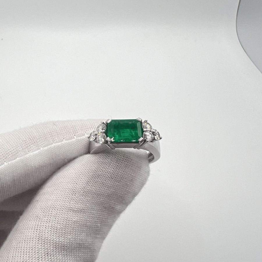 Bague ÉMERAUDE 2,40 ct et diamants en or blanc - Castafiore