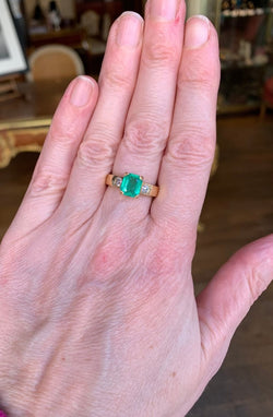 Bague Emeraude Colombie 1.63 Carats Diamants Or Jaune 18 Carats (Certificat) - Castafiore