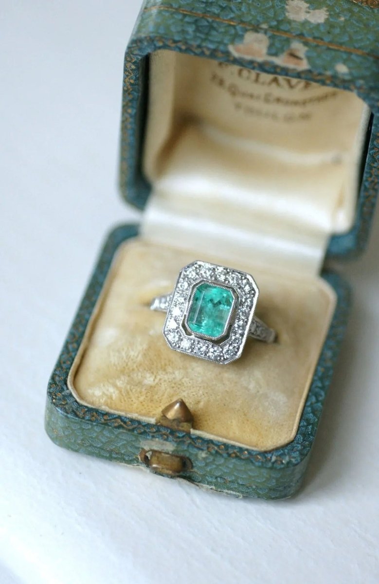 Bague Émeraude Colombienne 2.00 Cts et Diamants Style Art Déco - Castafiore