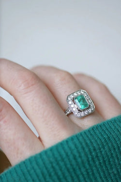 Bague Émeraude Colombienne 2.00 Cts et Diamants Style Art Déco - Castafiore