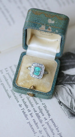 Bague Émeraude Colombienne 2.00 Cts et Diamants Style Art Déco - Castafiore