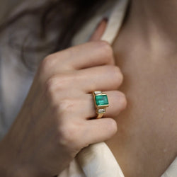 Bague Emeraude de Colombie et diamants baguettes en or jaune 18k. Taille 50 - 51 - Castafiore
