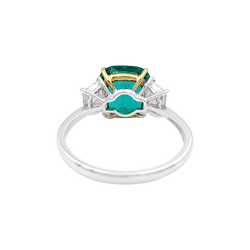 Bague émeraude, deux ors, diamants. - Castafiore