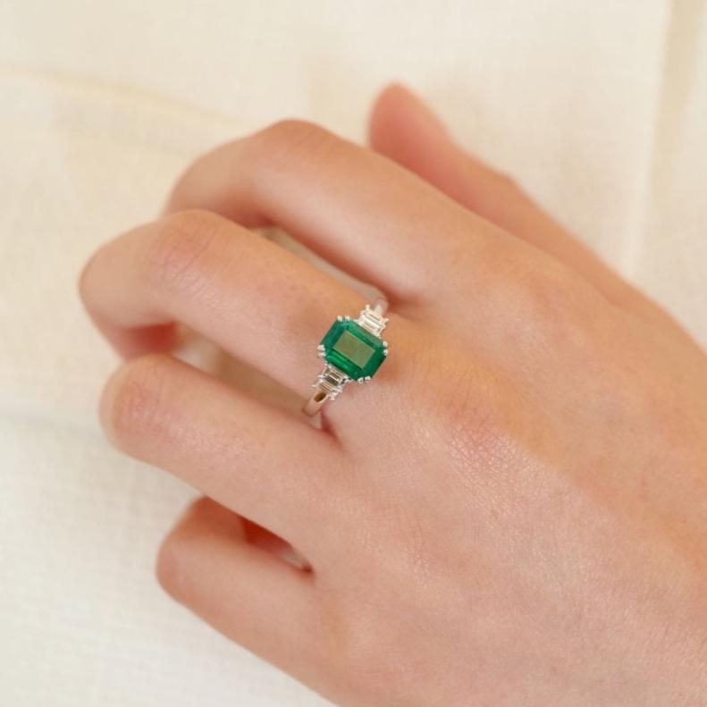 Bague Émeraude et Diamants en Or Blanc 18k - Castafiore