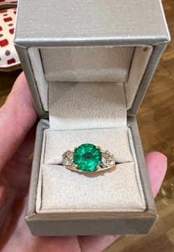 Bague Emeraude Ethiopie 4.35 Carats Diamants Or Jaune 18 Carats & Platine (Certificat) - Castafiore