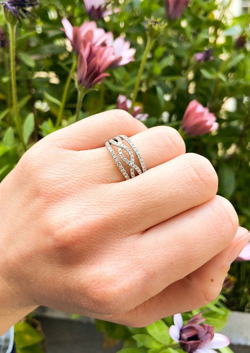 Bague en diamants brillants torsadés