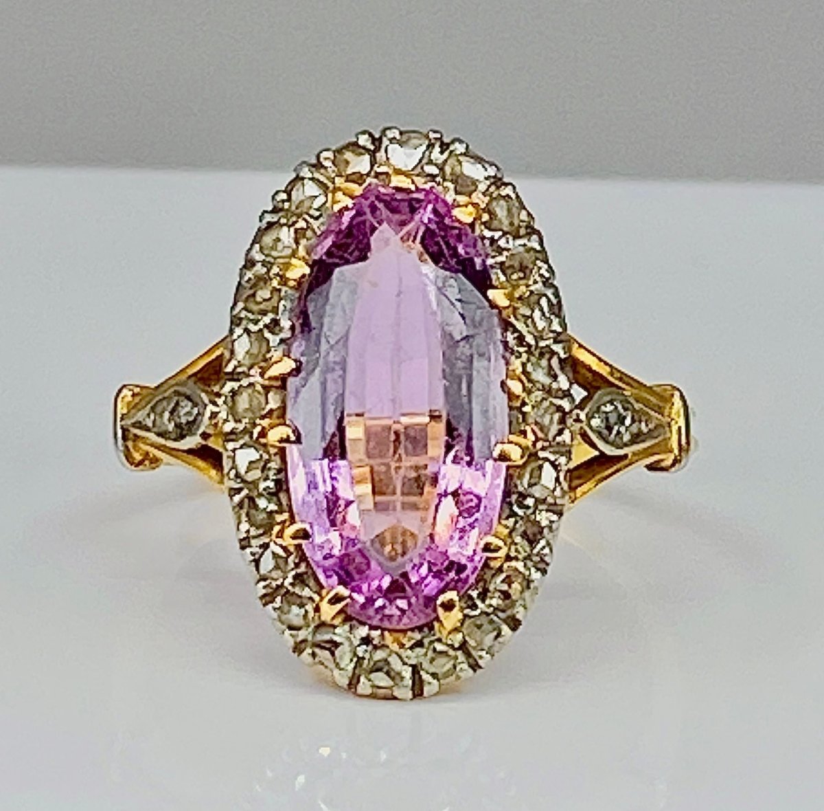Bague en or 18 carats en topaze rose et diamants . Epoque Napoléon III - Castafiore