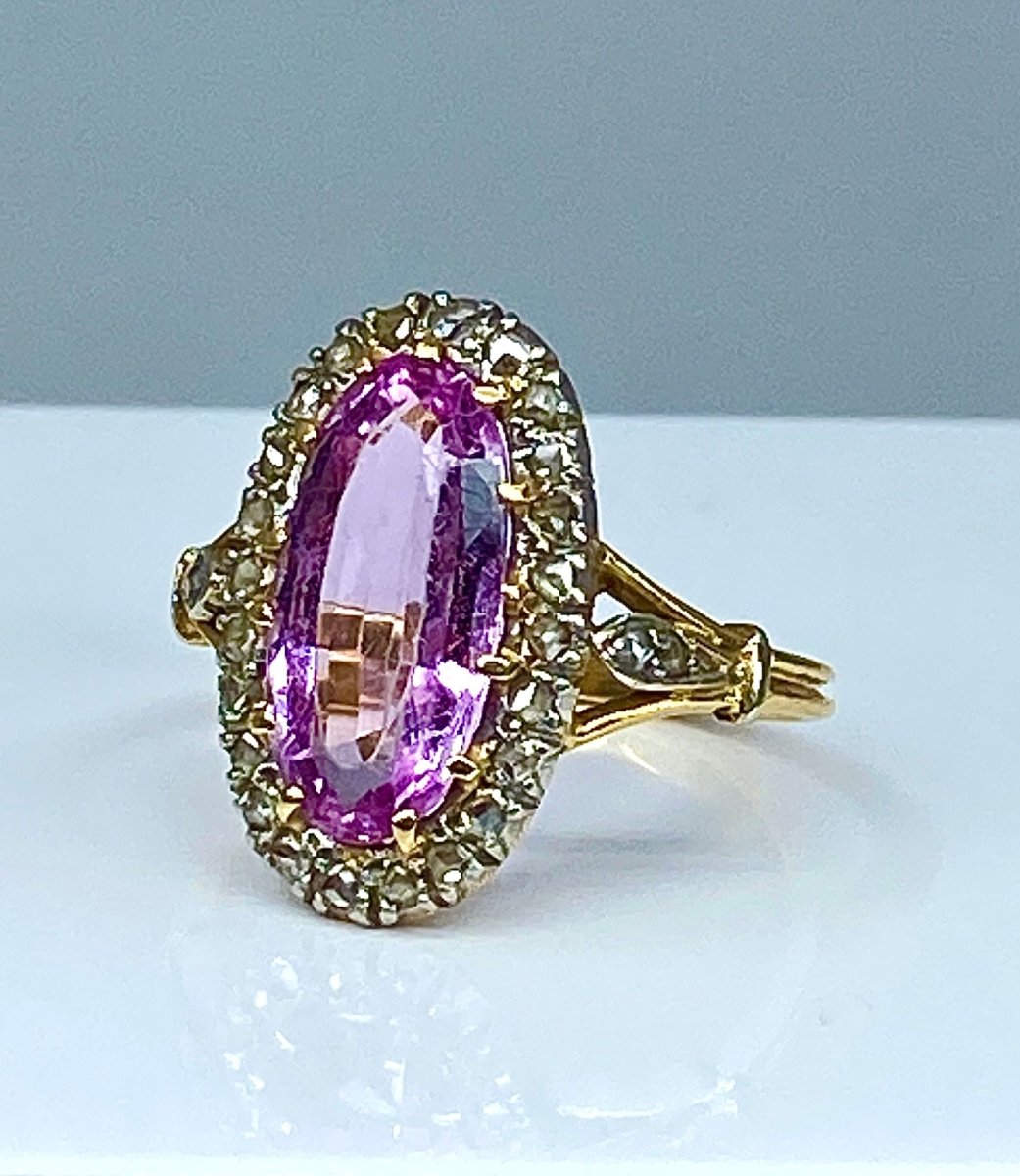 Bague en or 18 carats en topaze rose et diamants . Epoque Napoléon III - Castafiore