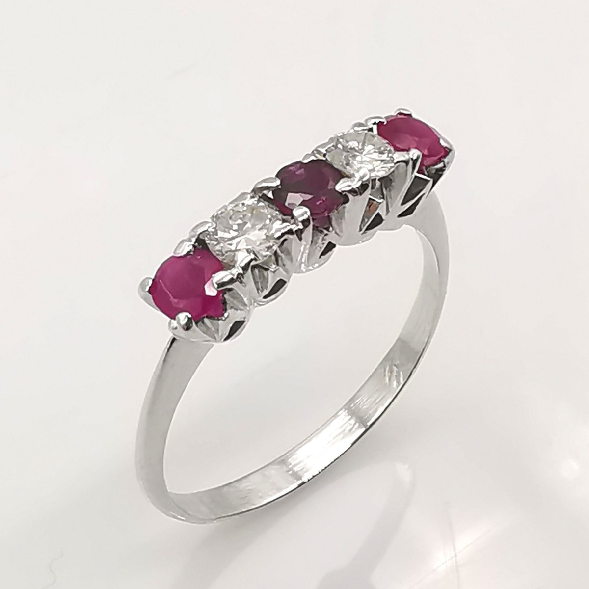 Bague en or 18 carats rubis et diamants - Castafiore